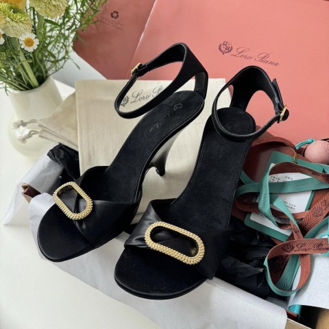 로로피아나 여성 샌들힐 8cm