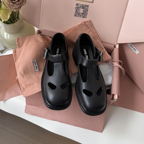 미우미우  25SS 플랫폼 샌들 블랙 굽 4cm